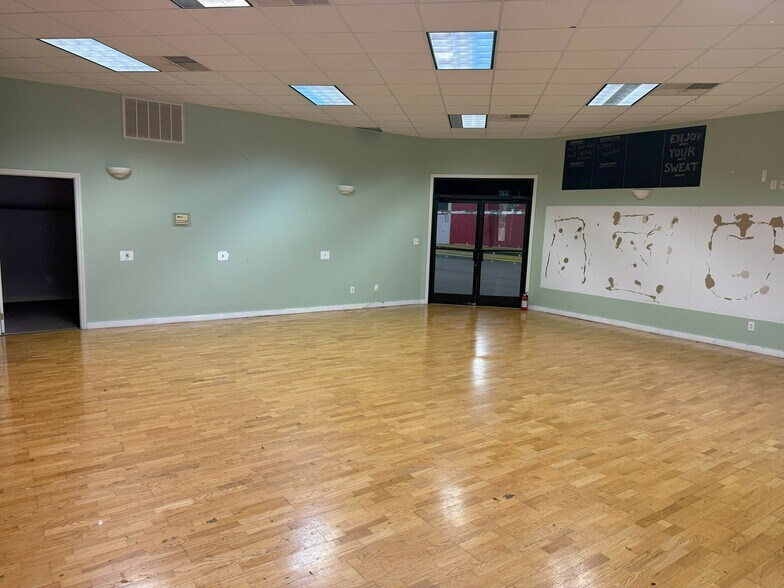 More Photos Of 1709 US-258, Tarboro Warehouse For Lease