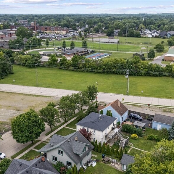 More Photos Of 318 Blanche St, Plymouth Multifamily For Sale