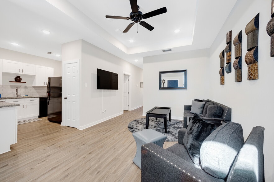 More Photos Of 10317 Lake Rd, Houston Apartments For Sale