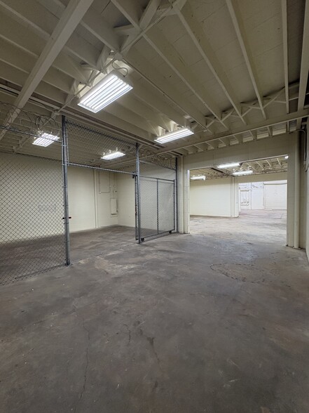 More Photos Of 1809 Yellowstone St, Freeport Warehouse For Sale