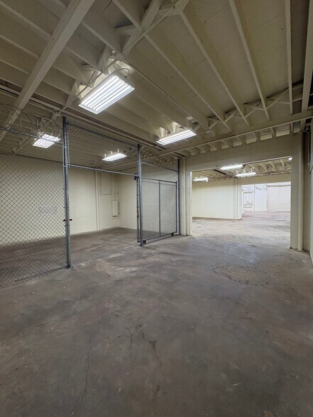 More Photos Of 1809 Yellowstone St, Freeport Warehouse For Lease