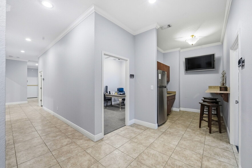 More Photos Of 15303 Huebner Rd, San Antonio Medical For Sale