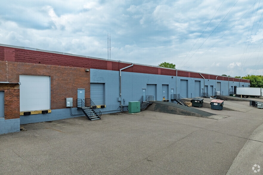 More Photos Of 559-575 Shoreview Park Rd, Shoreview Light Manufacturing For Lease