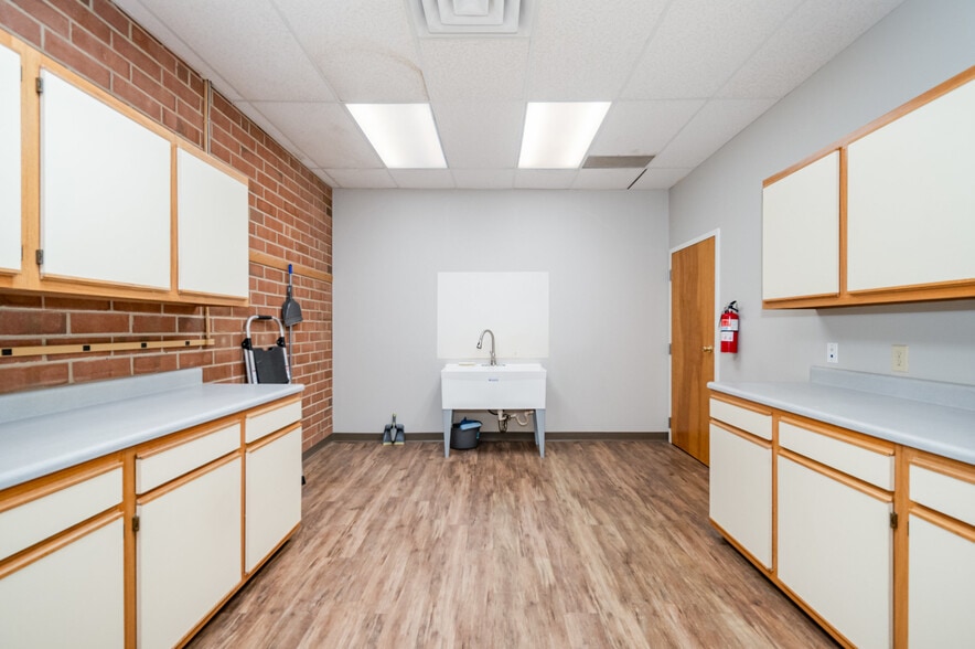 More Photos Of 3718 Old Battleground Rd, Greensboro Flex For Sale