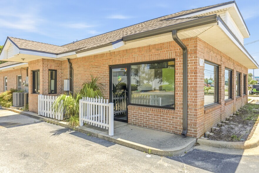 More Photos Of 3073 Gulf Breeze Pky, Gulf Breeze Fast Food For Sale