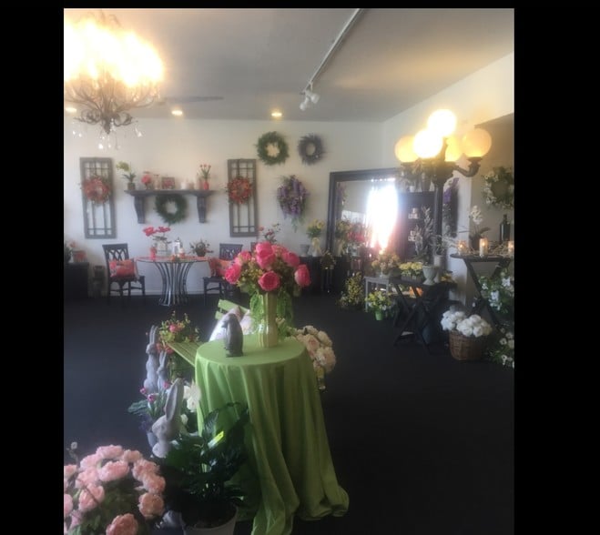 More Photos Of 8277 Market St, Youngstown Freestanding For Sale