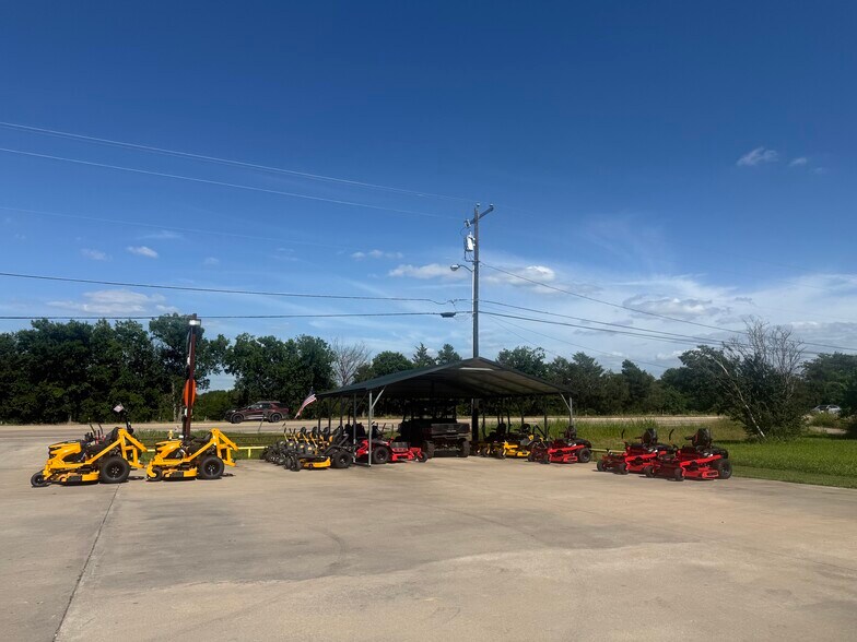 More Photos Of 1521 N State Highway 121, Bonham Freestanding For Sale
