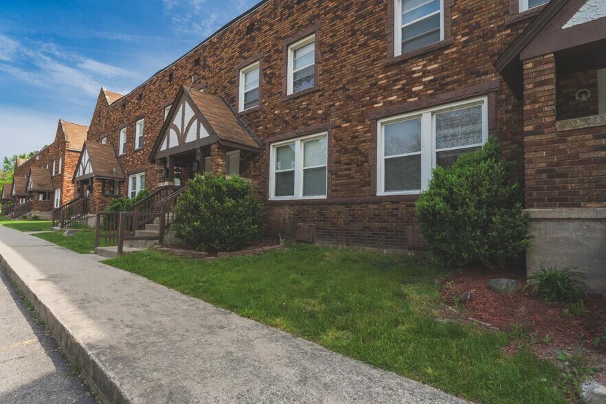 More Photos Of 25 Maynard Ct, Pontiac Apartments For Sale