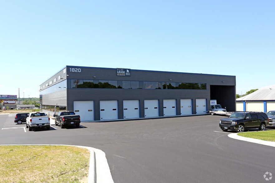 More Photos Of 1820 14th St NW, Rochester Flex For Lease