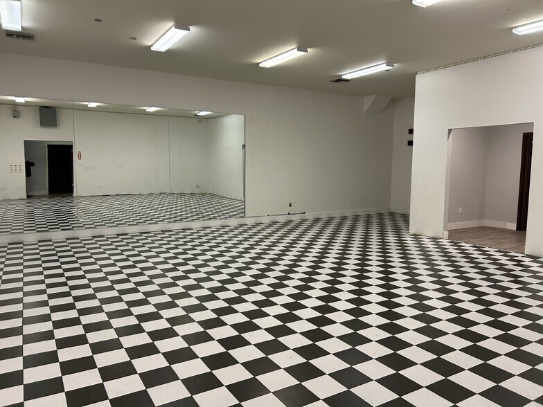 More Photos Of 111 3rd St, Santa Rosa Storefront Retail Office For Sale