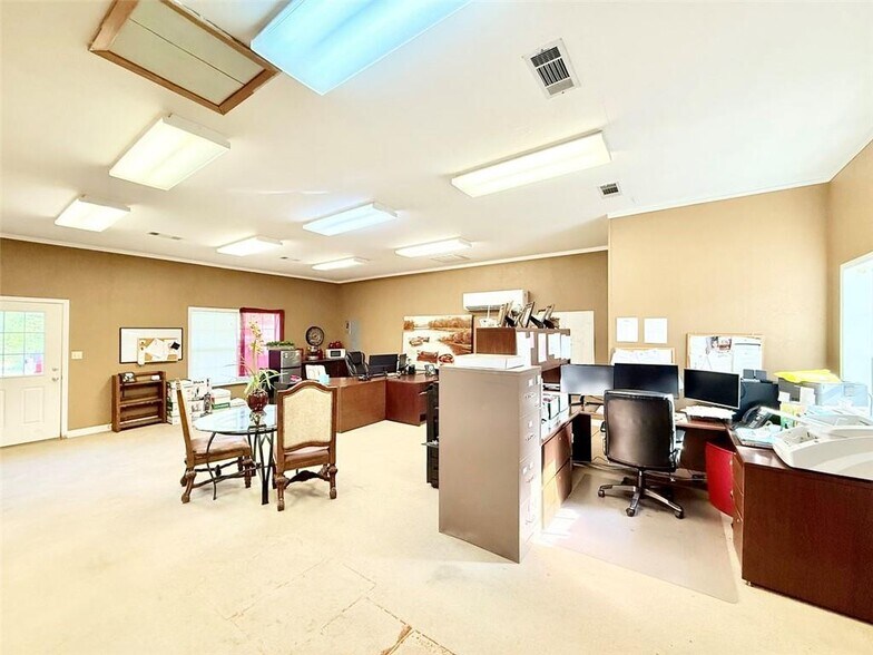 More Photos Of 2802 W Main St, Russellville Office For Sale