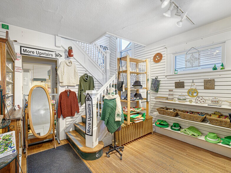 More Photos Of 1124 Grand Ave, Saint Paul Freestanding For Sale