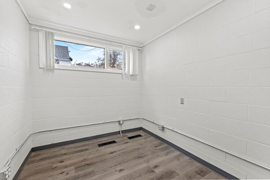 More Photos Of 54 Winthrop St, Taunton Office For Sale
