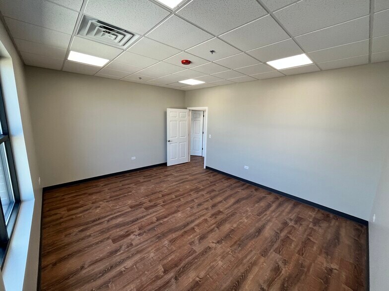 More Photos Of 113 Main St, Oswego Medical For Lease