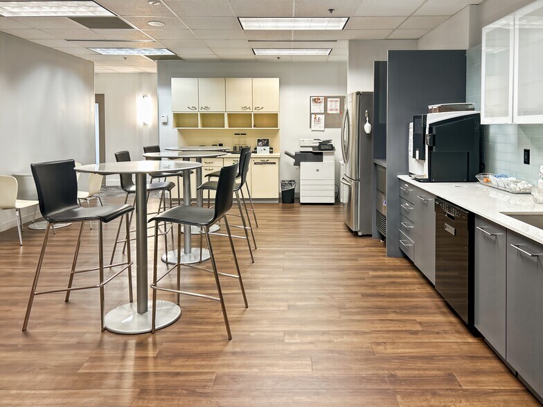 More Photos Of 10451 Mill Run Cir, Owings Mills Coworking Space