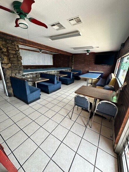 More Photos Of 1100 N York St, Muskogee Restaurant For Sale