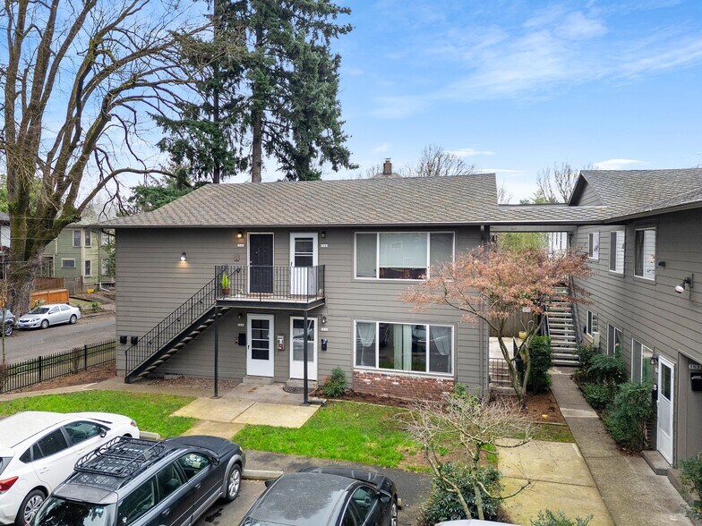 More Photos Of 1626-1646 SE Ash St, Portland Apartments For Sale