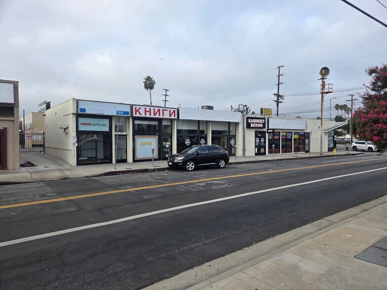 Primary Photo Of 18458-18466 Clark St, Tarzana Storefront For Lease