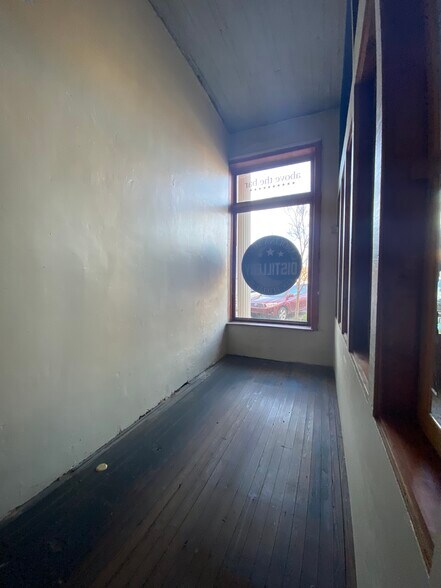 More Photos Of 116 Courthouse Sq, Edgefield Storefront For Lease