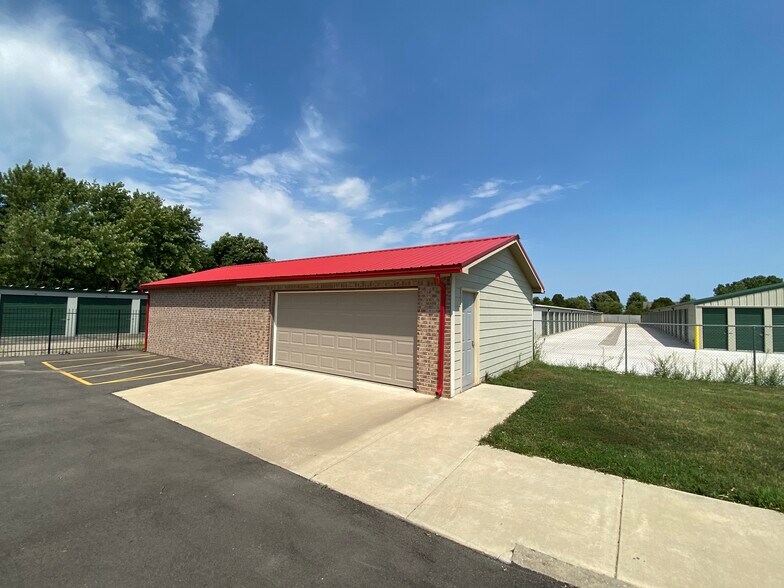 More Photos Of 606 E Lincoln Blvd, Hesston Hotel For Sale