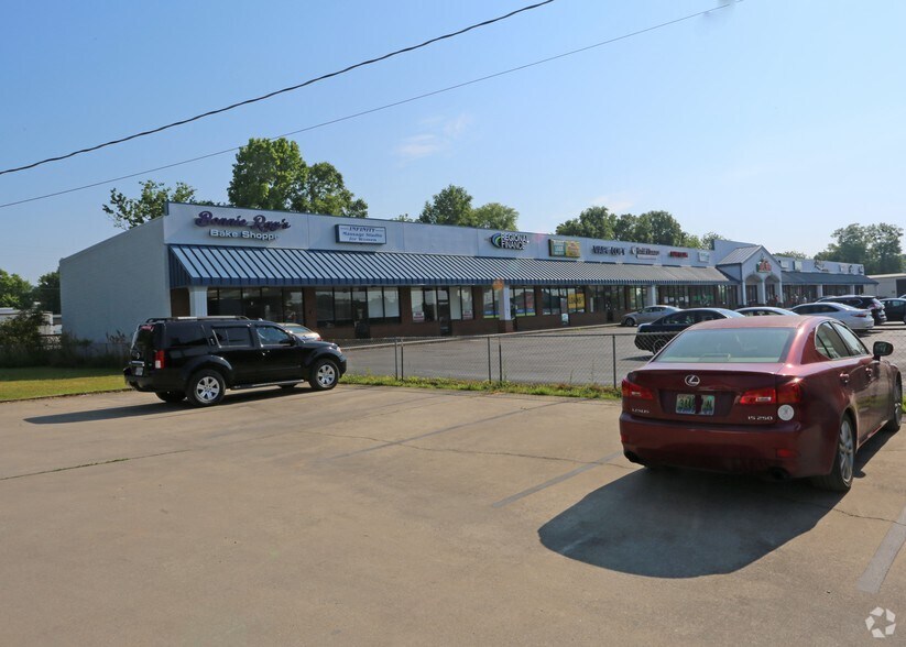 More Photos Of 1225 Snow St, Oxford Freestanding For Lease