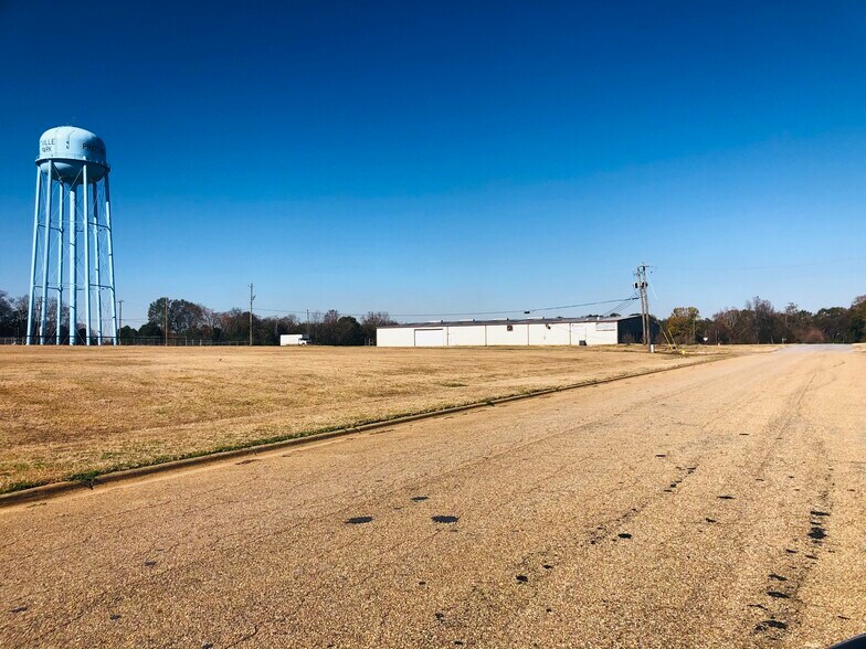 More Photos Of 936 Bowen Way, Prattville Warehouse For Lease