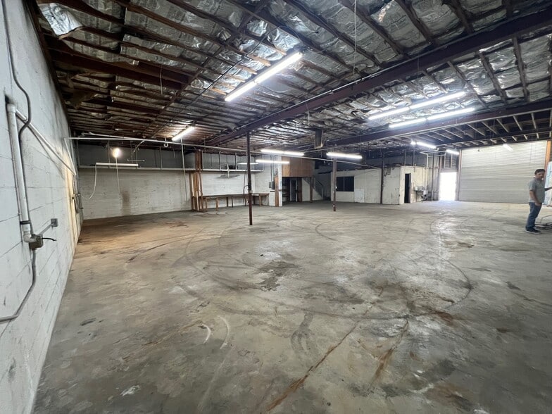 More Photos Of 1601-1635 Hoover Ave, National City Warehouse For Lease