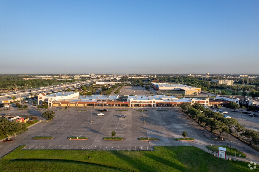 More Photos Of 1020-1030 W NASA Rd 1, Webster Unknown For Lease
