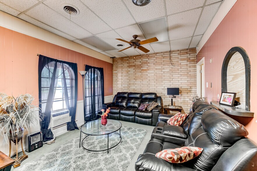 More Photos Of 811 N Travis St, Liberty Apartments For Sale