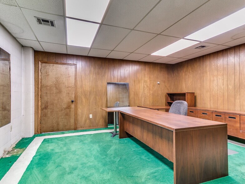 More Photos Of 6700 S Western Ave, Oklahoma City Office For Sale