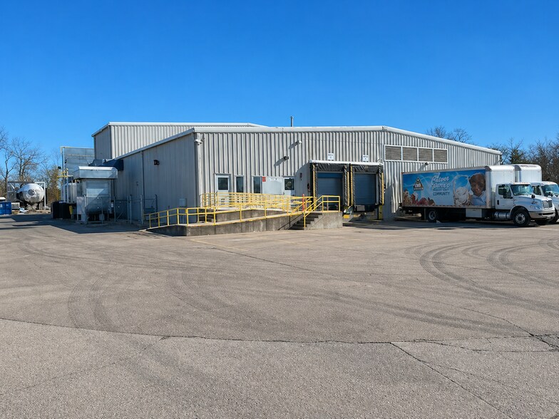 More Photos Of 2230 Stewart Rd, Muscatine Flex For Sale