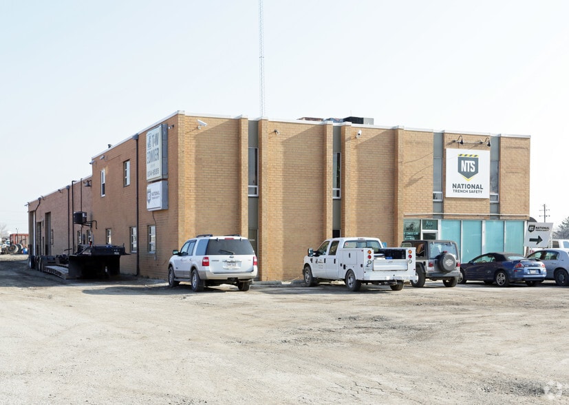 More Photos Of 249 W Lake St, Elmhurst Warehouse For Sale