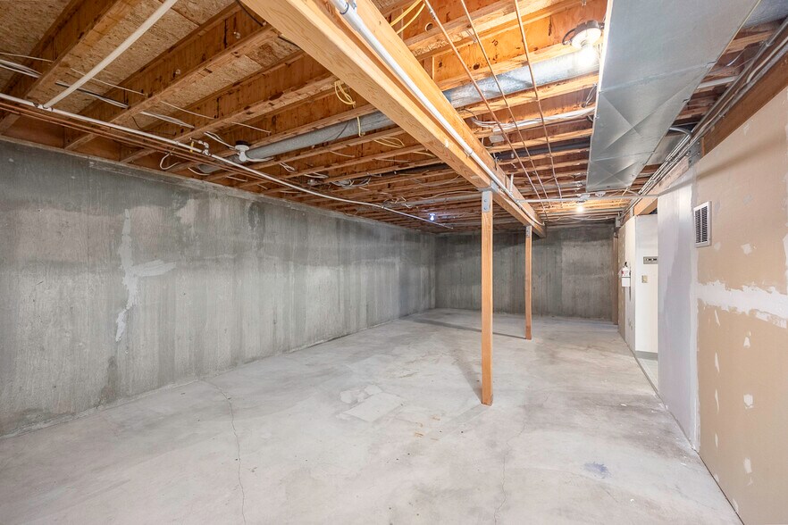 More Photos Of 1336 E Hunter Pl, Moses Lake Office For Sale