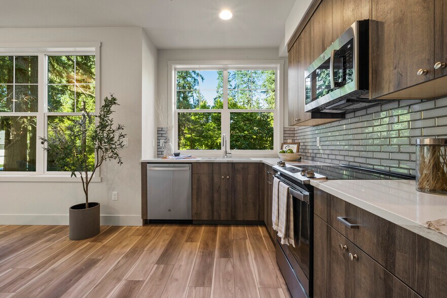 More Photos Of 15948 Quarry Rd, Lake Oswego Apartments For Sale