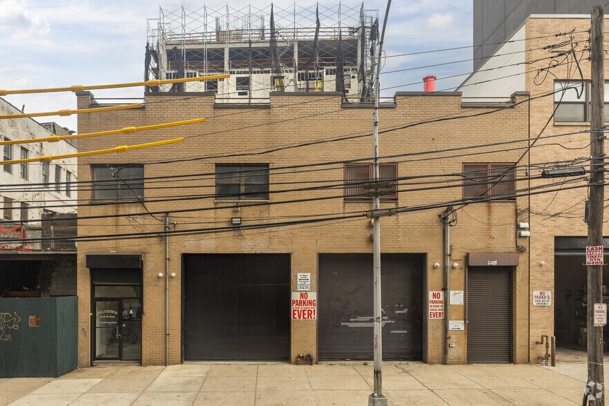 Primary Photo Of 3858 11th St, Long Island City Warehouse For Lease