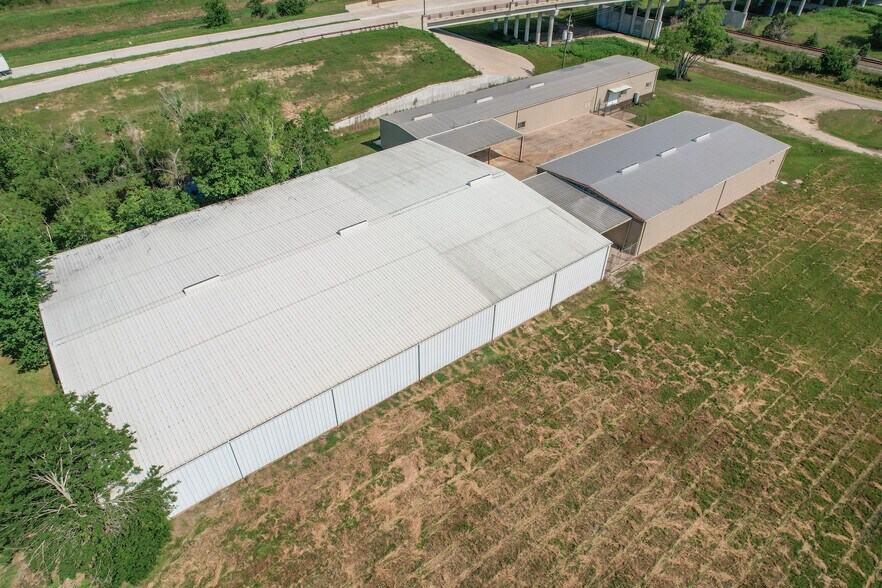 More Photos Of 7002 Bissell Rd, Manvel Manufacturing For Sale