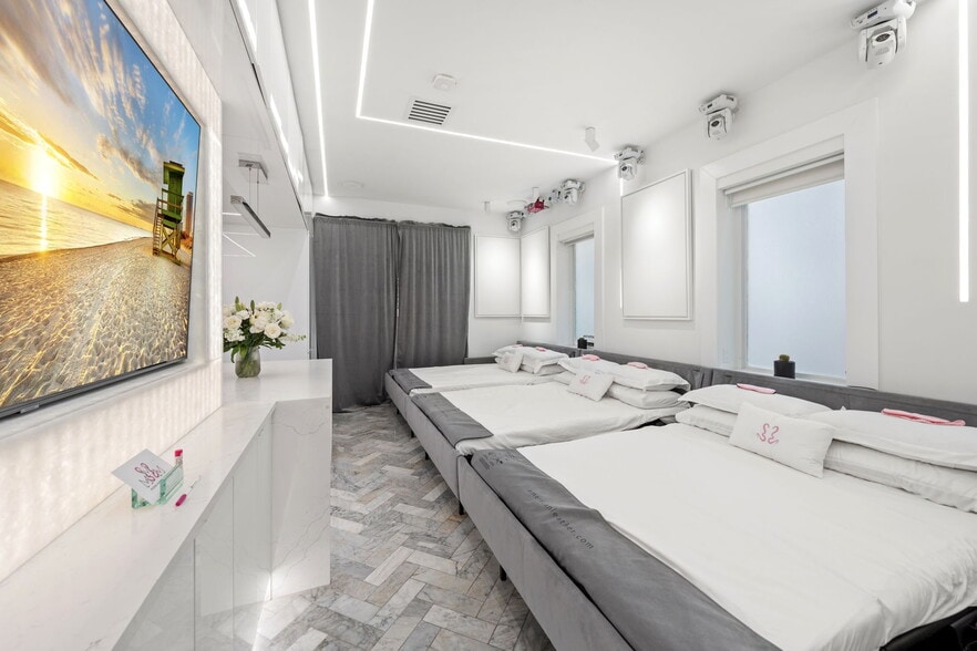 More Photos Of 124 11th St, Miami Beach Hotel For Sale