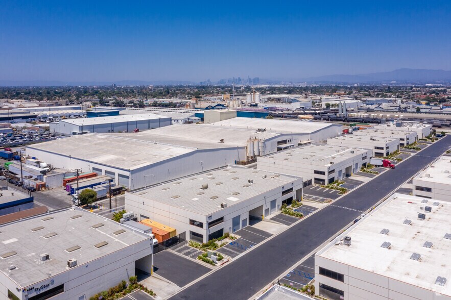 More Photos Of 4553-4557 Firestone Blvd, South Gate Light Manufacturing For Lease