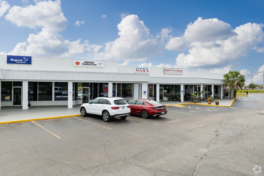 More Photos Of 15501 Old McGregor Blvd, Fort Myers General Retail For Lease
