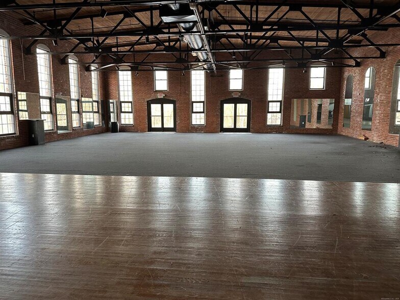 More Photos Of 444 Hartford Pike, Dayville Freestanding For Sale