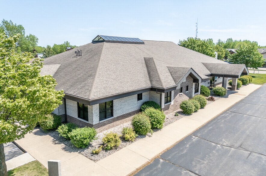 More Photos Of 1620 N Shawano St, New London Medical For Lease