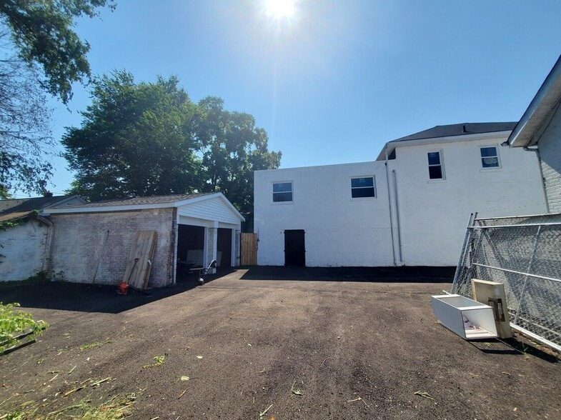 More Photos Of 4926 Marlboro Pike, Capitol Heights General Retail For Lease