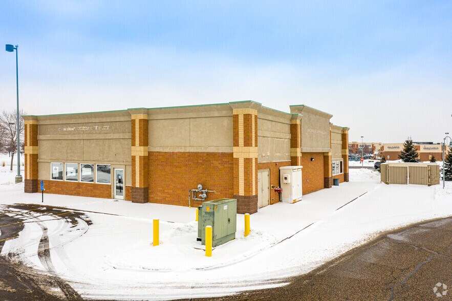 More Photos Of 12792 Riverdale Blvd NW, Coon Rapids Restaurant For Lease