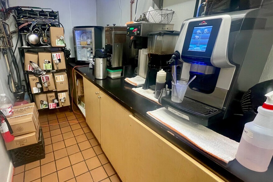 More Photos Of 4323 S Interstate 35, Austin Restaurant For Sale