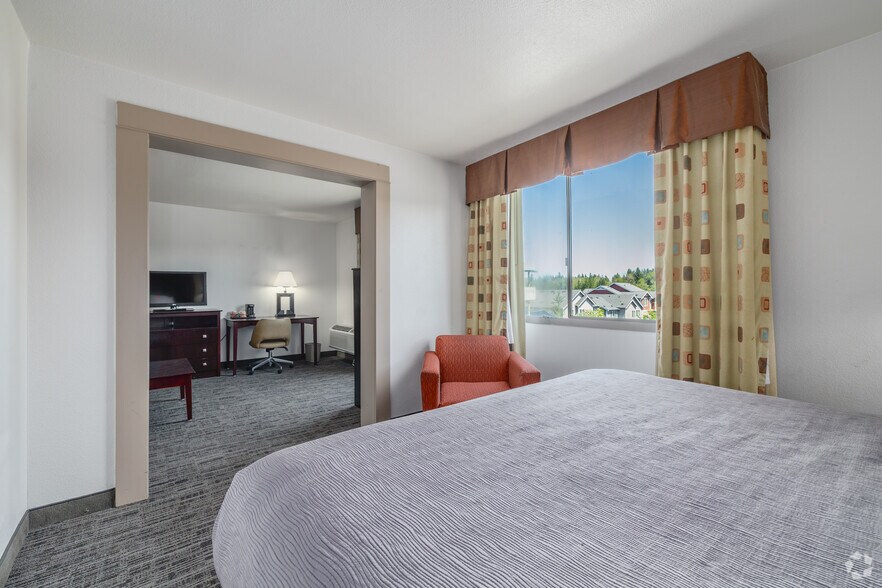 More Photos Of 101 128th St SE, Everett Hotel For Sale