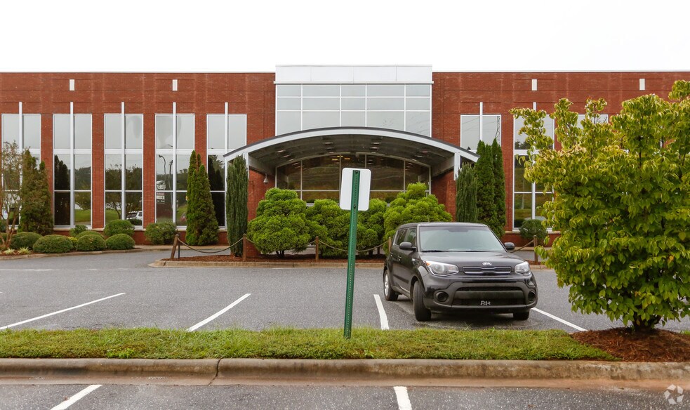 More Photos Of 2660 Tate Blvd SE, Hickory Medical For Lease