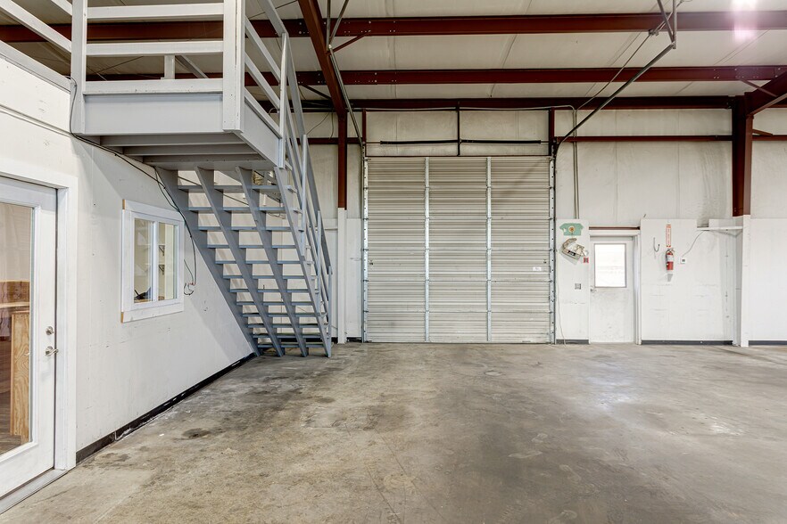 More Photos Of 333 Maddox-simpson Pky, Lebanon Warehouse For Lease
