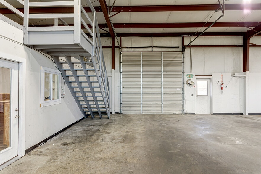 More Photos Of 333 Maddox-simpson Pky, Lebanon Warehouse For Lease