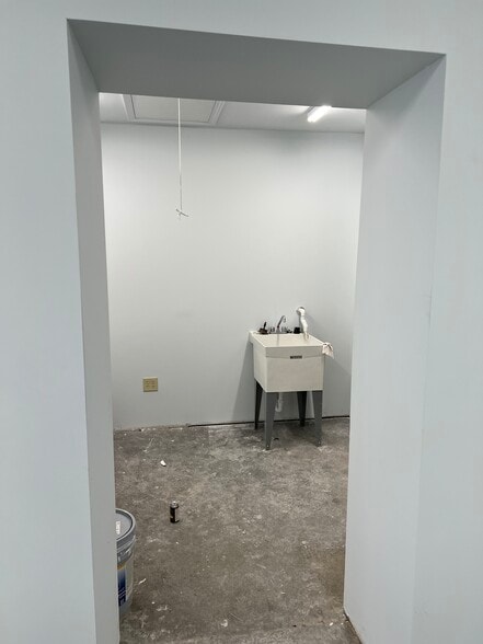 More Photos Of 53 E Market St, Germantown Restaurant For Sale