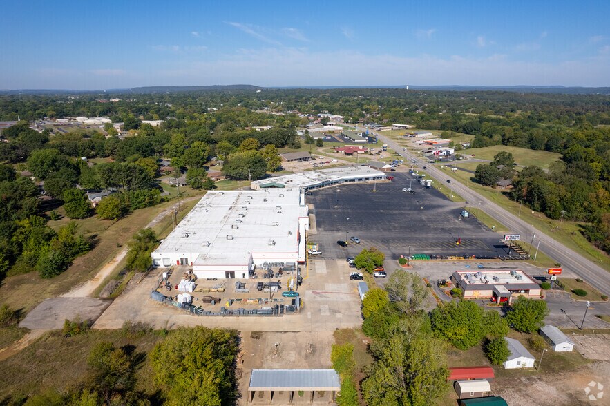 More Photos Of 1900 E Cherokee Ave, Sallisaw Storefront For Sale